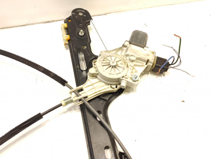 ELEVALUNAS DELANTERO DERECHO BMW SERIE 1 2006