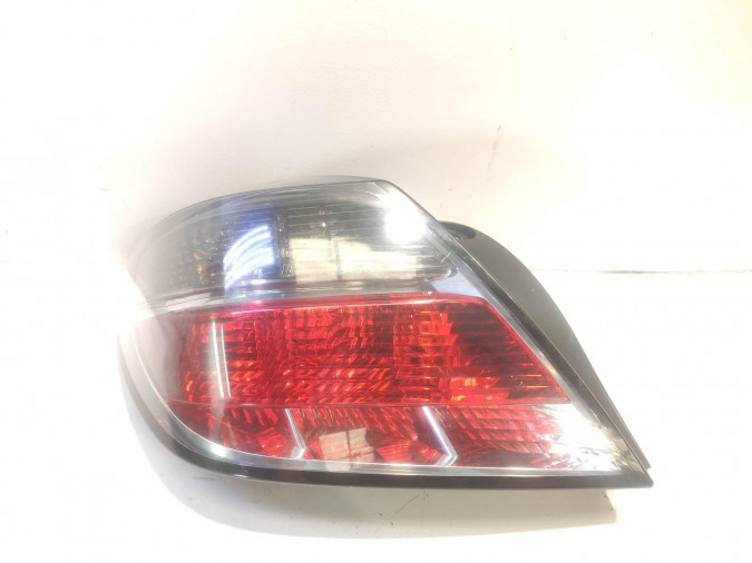 PILOTO TRASERO IZQUIERDO OPEL ASTRA 2014
