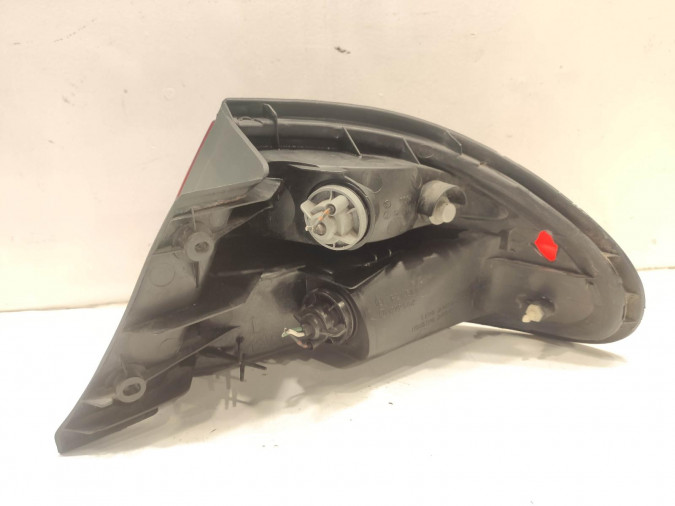 PILOTO TRASERO IZQUIERDO MAZDA 323 1997