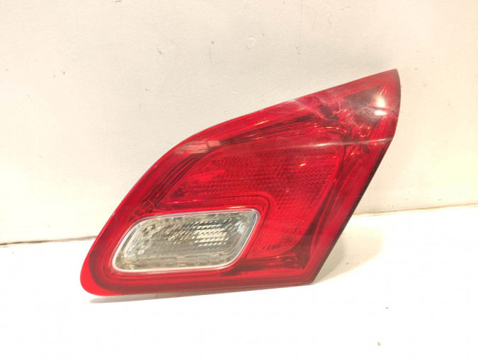 PILOTO TRASERO DERECHO INTERIOR OPEL ASTRA 2014