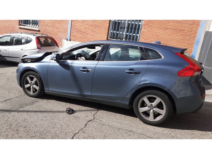 VARIOS VOLVO V40 2013