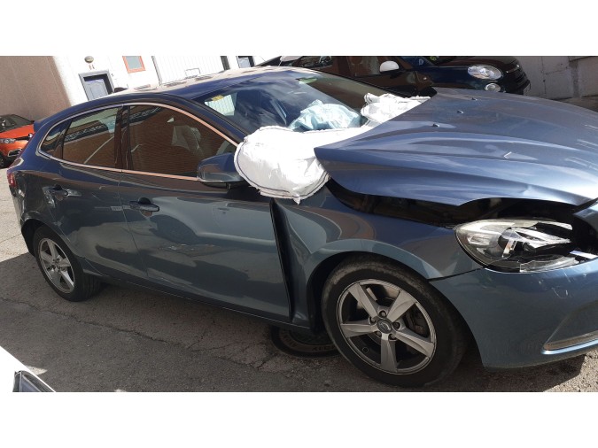 VARIOS VOLVO V40 2013