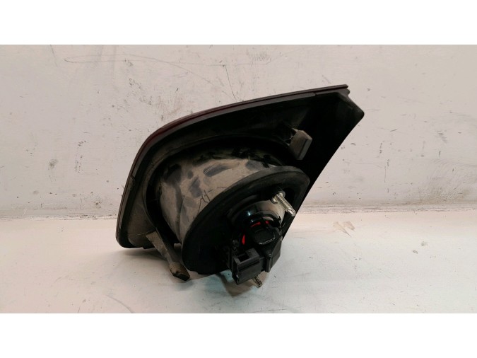 PILOTO TRASERO IZQUIERDO VOLKSWAGEN GOLF 2006