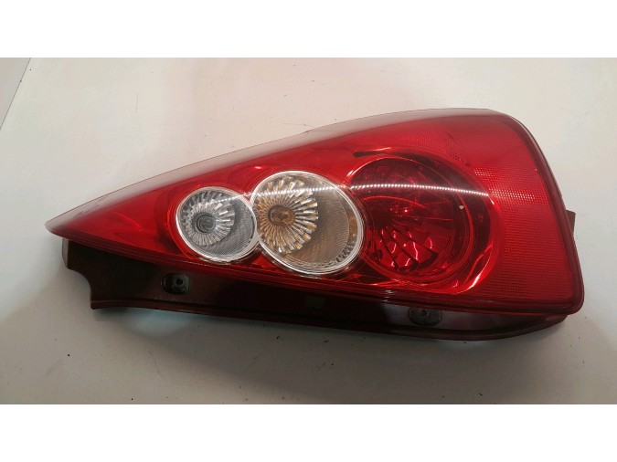 PILOTO TRASERO DERECHO MAZDA 5 2007