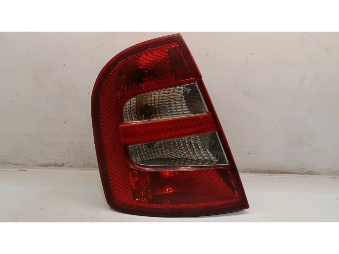 PILOTO TRASERO IZQUIERDO SKODA FABIA 2001