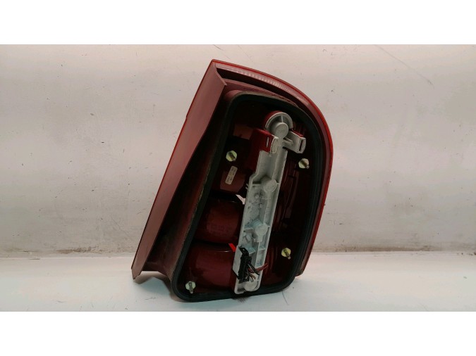 PILOTO TRASERO IZQUIERDO SKODA FABIA 2001