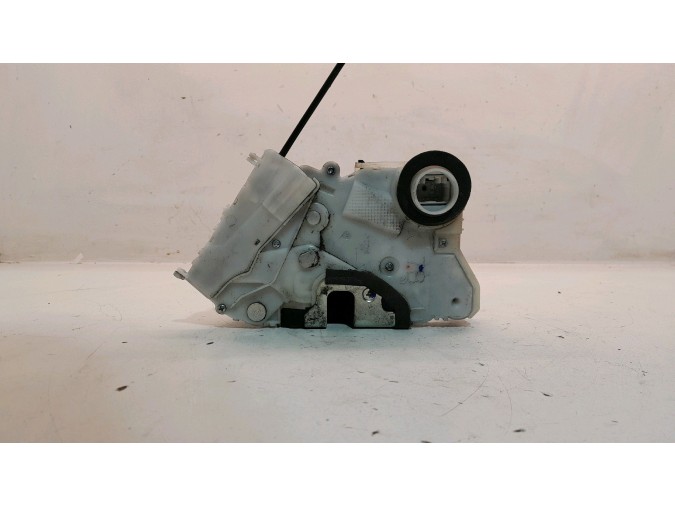 CERRADURA PUERTA TRASERA DERECHA TOYOTA PRIUS 2011
