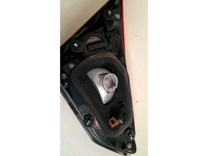 PILOTO TRASERO INTERIOR NISSAN PULSAR 2014