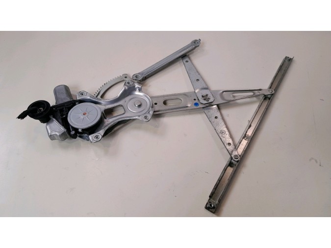 ELEVALUNAS DELANTERO DERECHO LEXUS IS 200D 2011