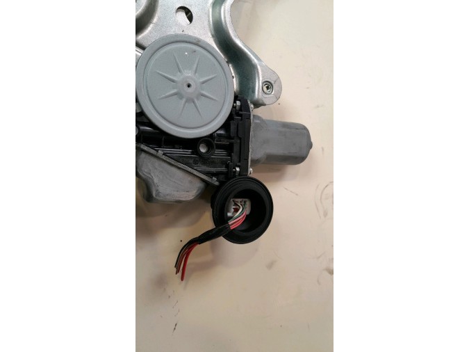 ELEVALUNAS TRASERO DERECHO LEXUS IS 200D 2011