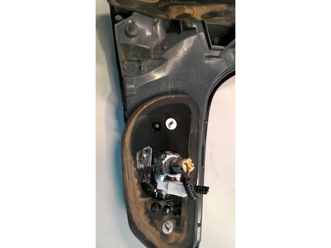 PILOTO TRASERO DERECHO INTERIOR HONDA HR-V 2016