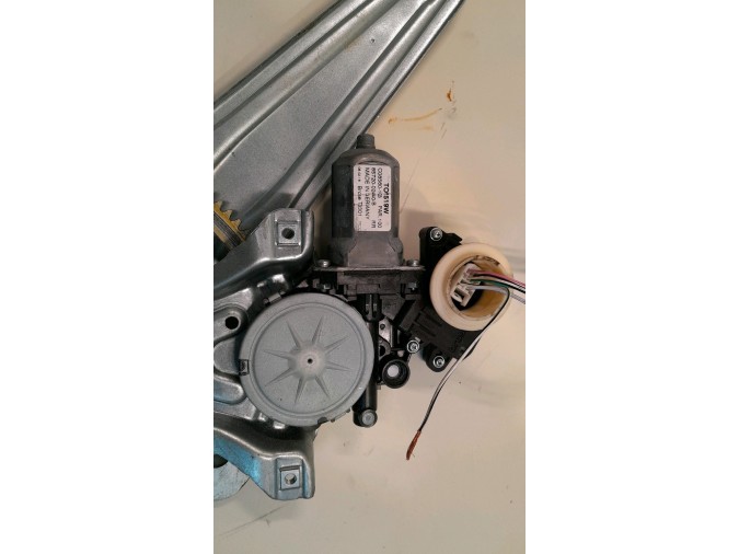 ELEVALUNAS TRASERO DERECHO TOYOTA AURIS 2016
