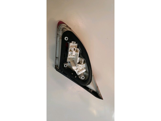 PILOTO TRASERO IZQUIERDO INTERIOR OPEL ASTRA 2013