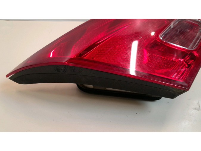 PILOTO TRASERO IZQUIERDO INTERIOR OPEL ASTRA 2013
