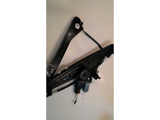 ELEVALUNAS DELANTERO DERECHO PEUGEOT 3008 2020