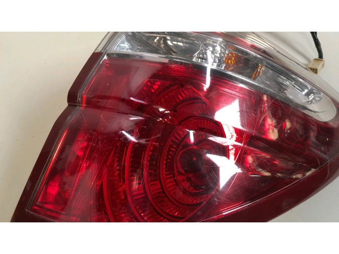PILOTO TRASERO DERECHO SUBARU LEGACY 2008