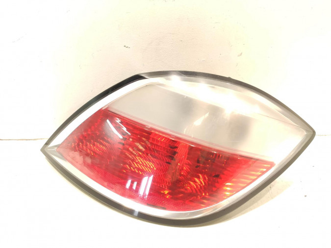PILOTO TRASERO DERECHO OPEL ASTRA 2005