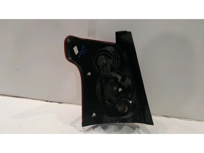 PILOTO TRASERO DERECHO TOYOTA AVENSIS 2006
