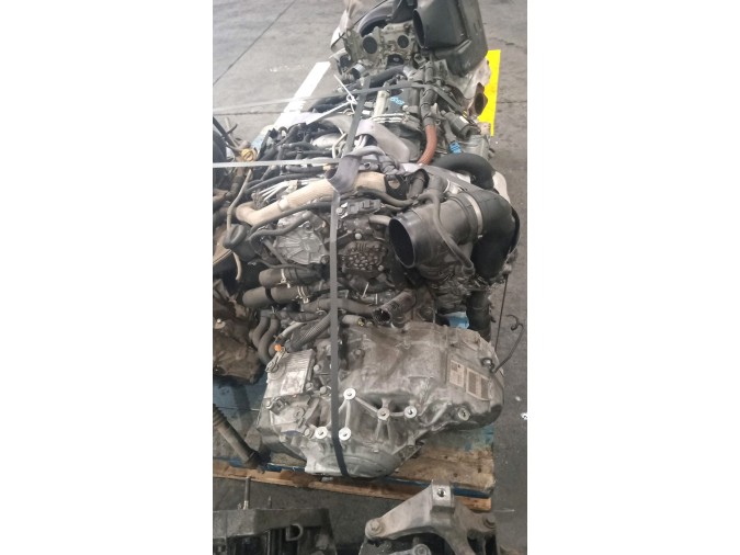 MOTOR CON ACCESORIOS Y CAJA DE CAMBIOS CITROEN C5 2000
