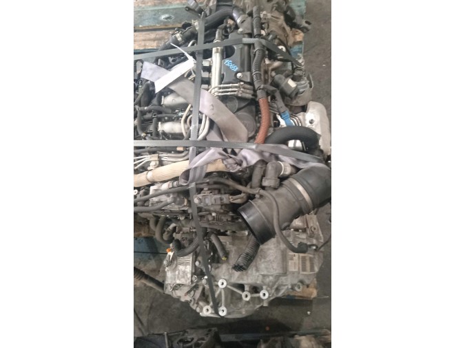 MOTOR CON ACCESORIOS Y CAJA DE CAMBIOS CITROEN C5 2000