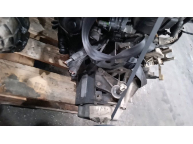 MOTOR CON ACCESORIOS SIN CAJA DE CAMBIOS PEUGEOT 307 2005
