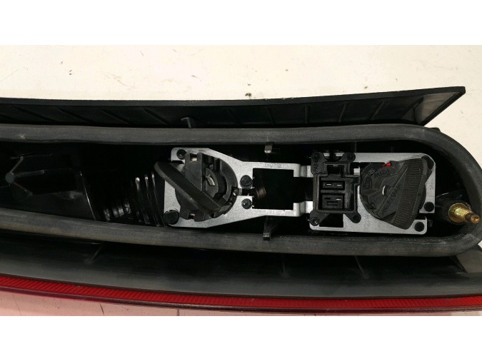 PILOTO TRASERO DERECHO VOLVO V70 2003