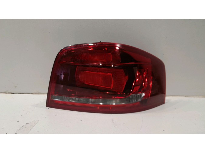 PILOTO TRASERO DERECHO AUDI A3 2009