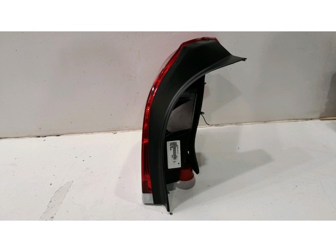PILOTO TRASERO IZQUIERDO TOYOTA AVENSIS ROJO / AMBAR / ROSA 2005