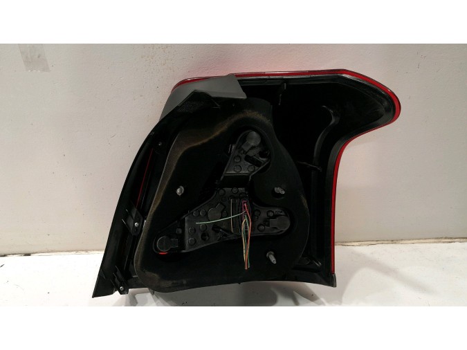 PILOTO TRASERO IZQUIERDO TOYOTA AVENSIS ROJO / AMBAR / ROSA 2005