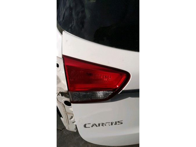 PILOTO TRASERO CENTRAL KIA CARENS 2016