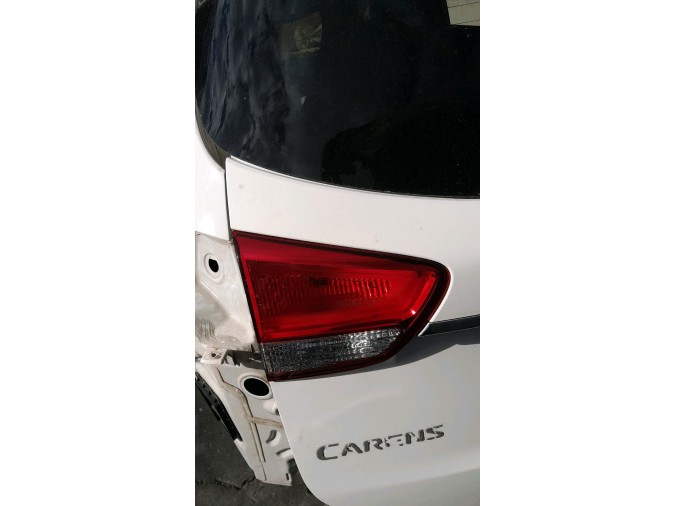 PILOTO TRASERO CENTRAL KIA CARENS 2016