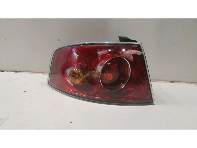 PILOTO TRASERO IZQUIERDO EXTERIOR SEAT IBIZA 2004