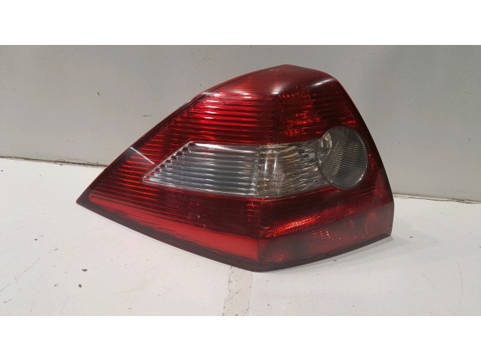 PILOTO TRASERO IZQUIERDO RENAULT MEGANE 2004