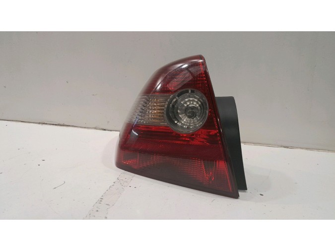 PILOTO TRASERO IZQUIERDO RENAULT MEGANE 2004