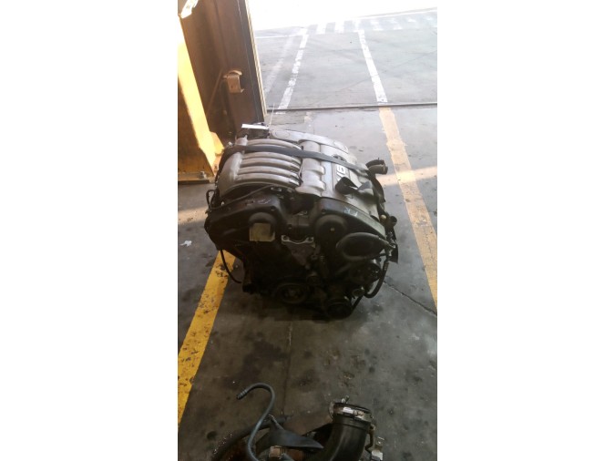MOTOR CON ACCESORIOS Y CAJA DE CAMBIOS CITROEN C5 2000