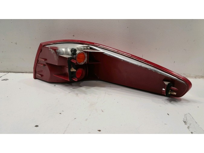 PILOTO TRASERO IZQUIERDO PEUGEOT 607 2001