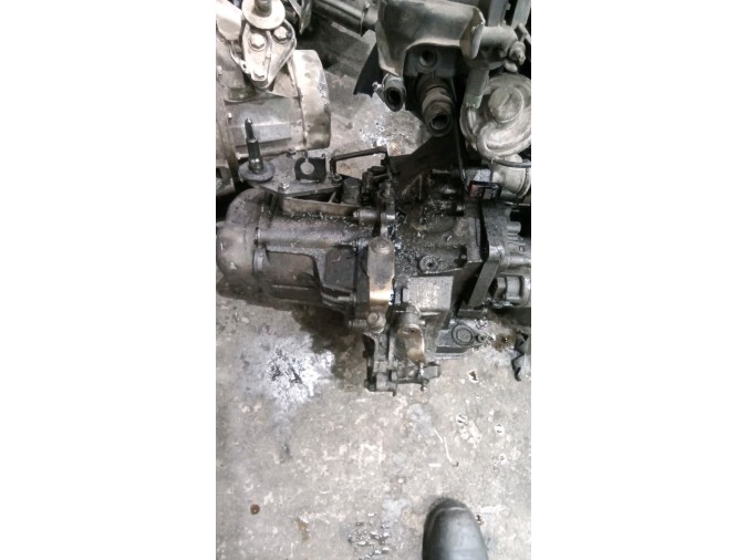 MOTOR CON ACCESORIOS Y CAJA DE CAMBIOS PEUGEOT 206 2004