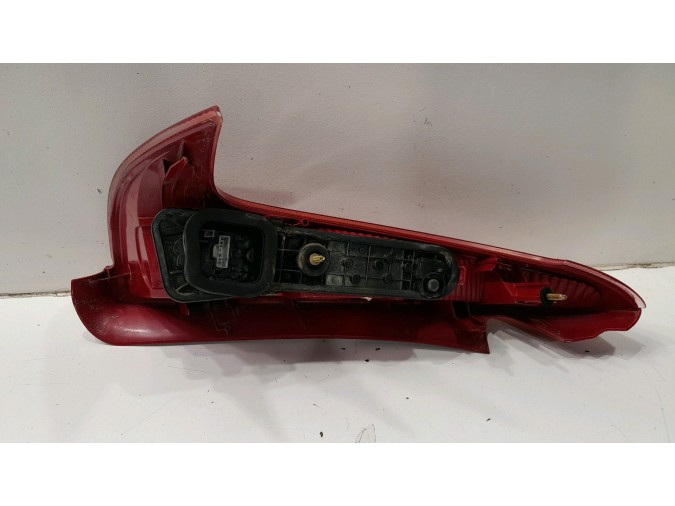 PILOTO TRASERO DERECHO PEUGEOT 206 2004