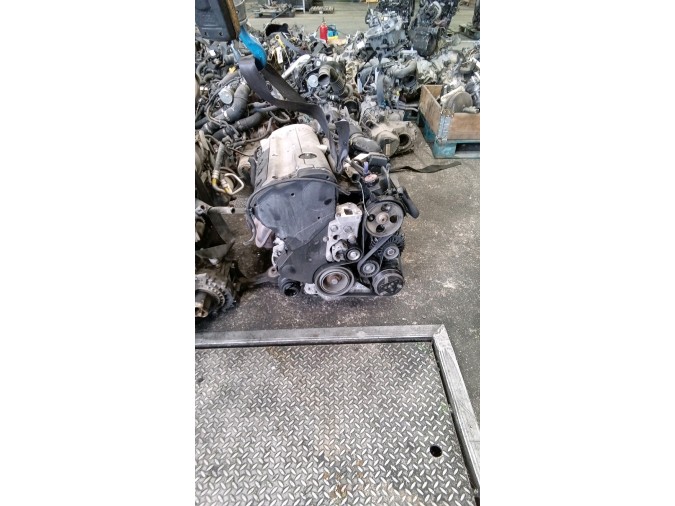 MOTOR CON ACCESORIOS Y CAJA DE CAMBIOS CITROEN XSARA PICASSO 2000