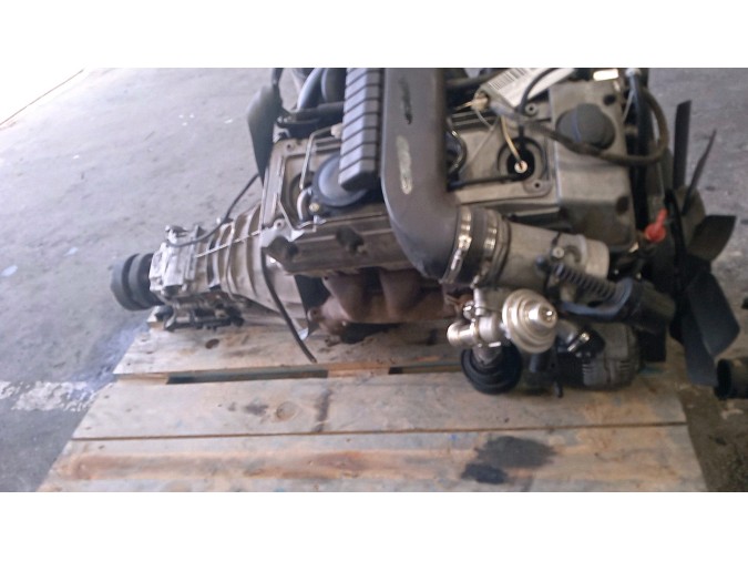 MOTOR CON ACCESORIOS Y CAJA DE CAMBIOS MERCEDES CLASE E