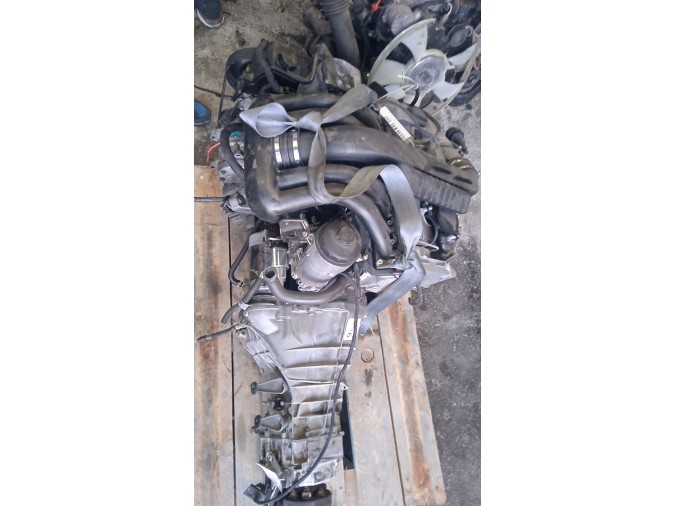 MOTOR CON ACCESORIOS Y CAJA DE CAMBIOS MERCEDES CLASE E