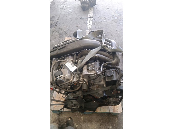 MOTOR CON ACCESORIOS Y CAJA DE CAMBIOS MERCEDES CLASE E