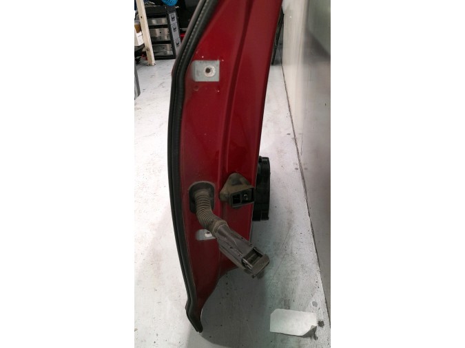 PUERTA TRASERA DERECHA SEAT LEON ROJA 44018