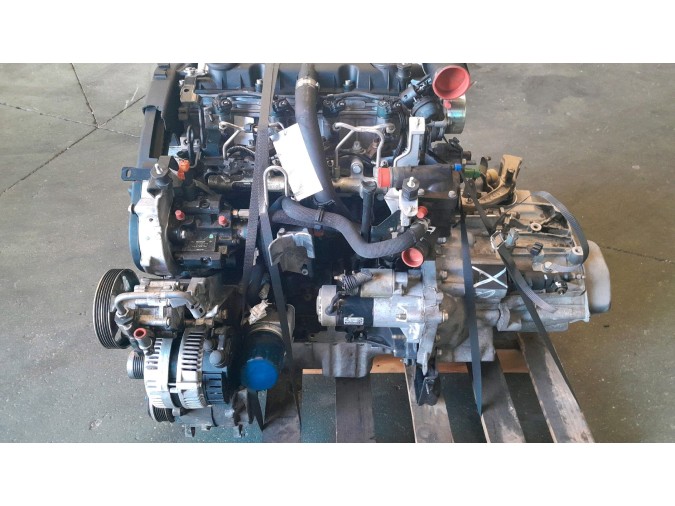 MOTOR CON ACCESORIOS SIN CAJA DE CAMBIOS PEUGEOT C5 2001