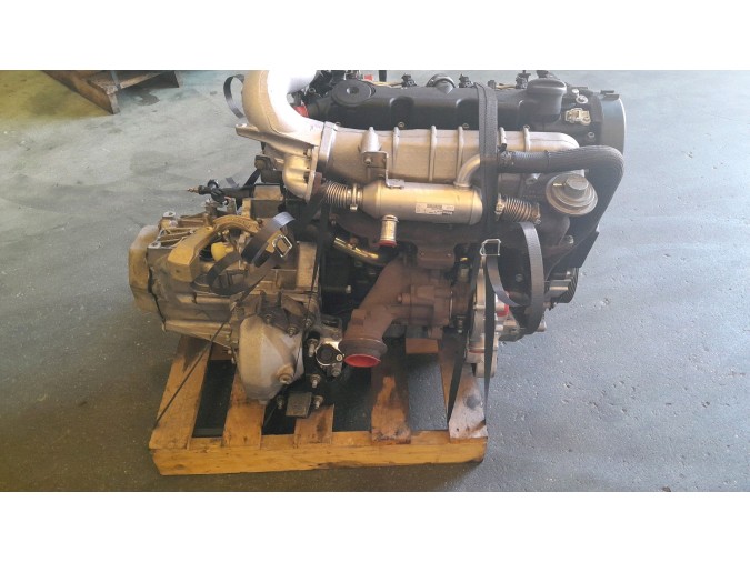 MOTOR CON ACCESORIOS SIN CAJA DE CAMBIOS PEUGEOT C5 2001