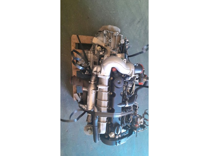 MOTOR CON ACCESORIOS SIN CAJA DE CAMBIOS PEUGEOT C5 2001