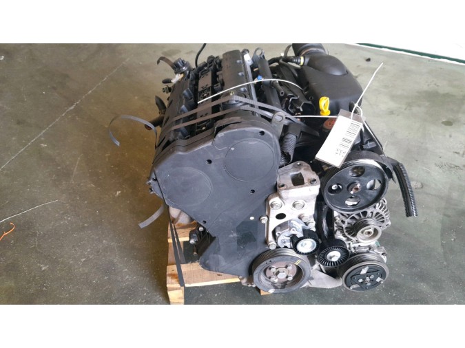 MOTOR CON ACCESORIOS Y CAJA DE CAMBIOS PEUGEOT 206 2000
