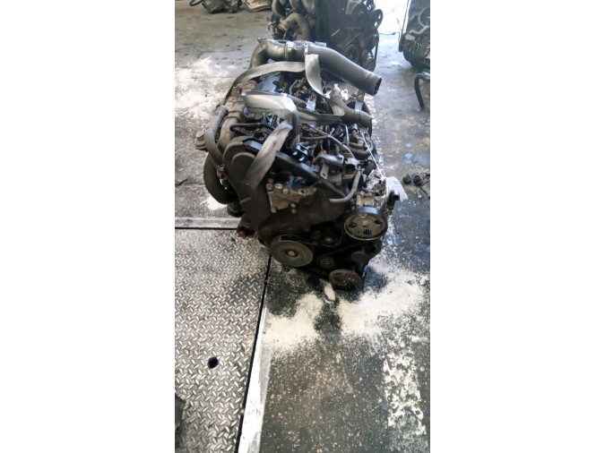 MOTOR CON ACCESORIOS Y CAJA DE CAMBIOS CITROEN C5 2002