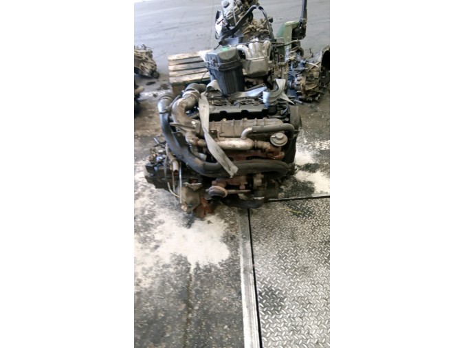 MOTOR CON ACCESORIOS Y CAJA DE CAMBIOS CITROEN C5 2002
