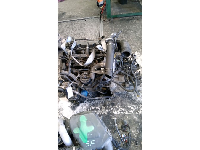 MOTOR CON ACCESORIOS Y CAJA DE CAMBIOS CITROEN C5 2002